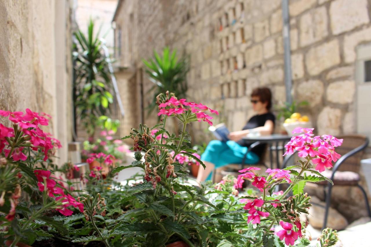 Street Garden Apartment Hvar Town Extérieur photo