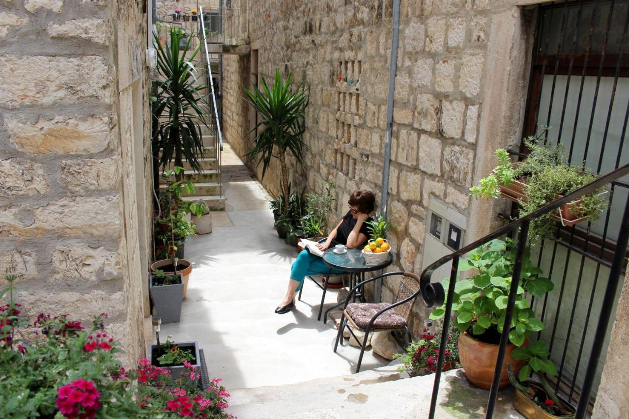 Street Garden Apartment Hvar Town Extérieur photo