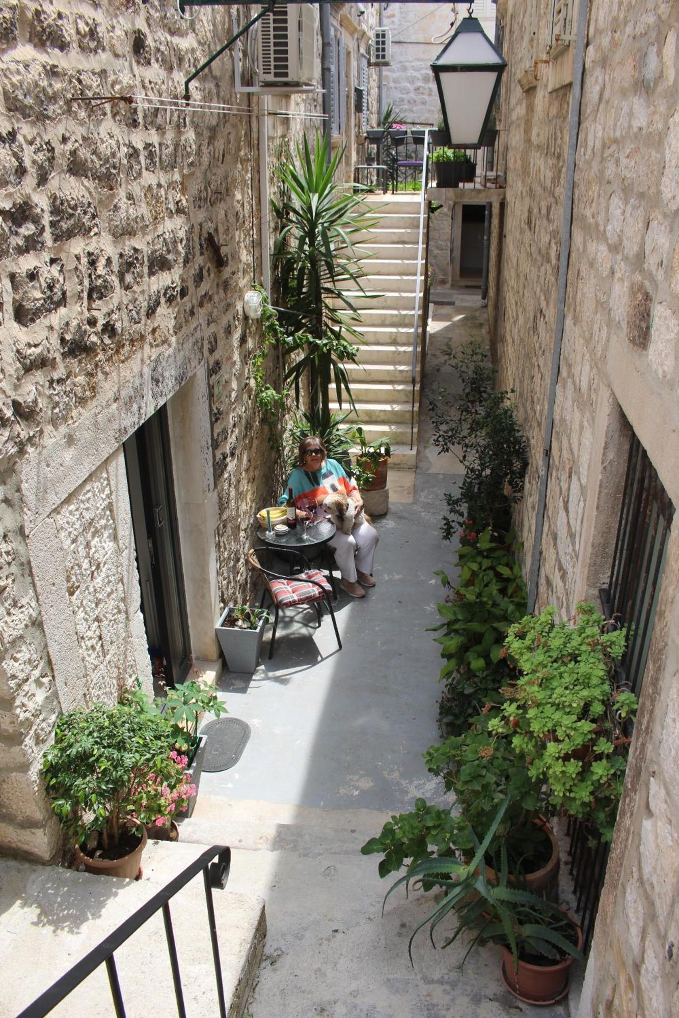 Street Garden Apartment Hvar Town Extérieur photo