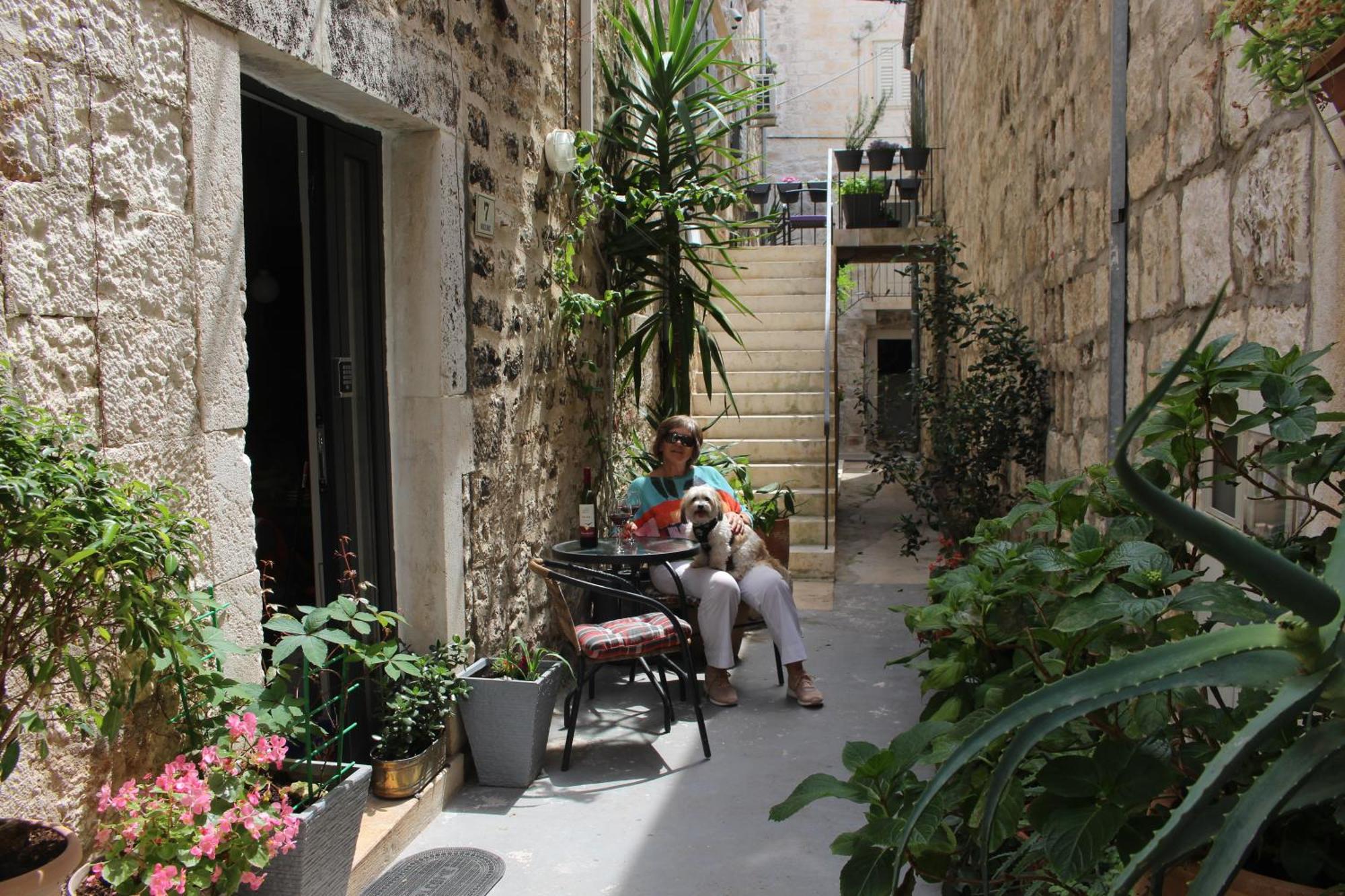 Street Garden Apartment Hvar Town Extérieur photo