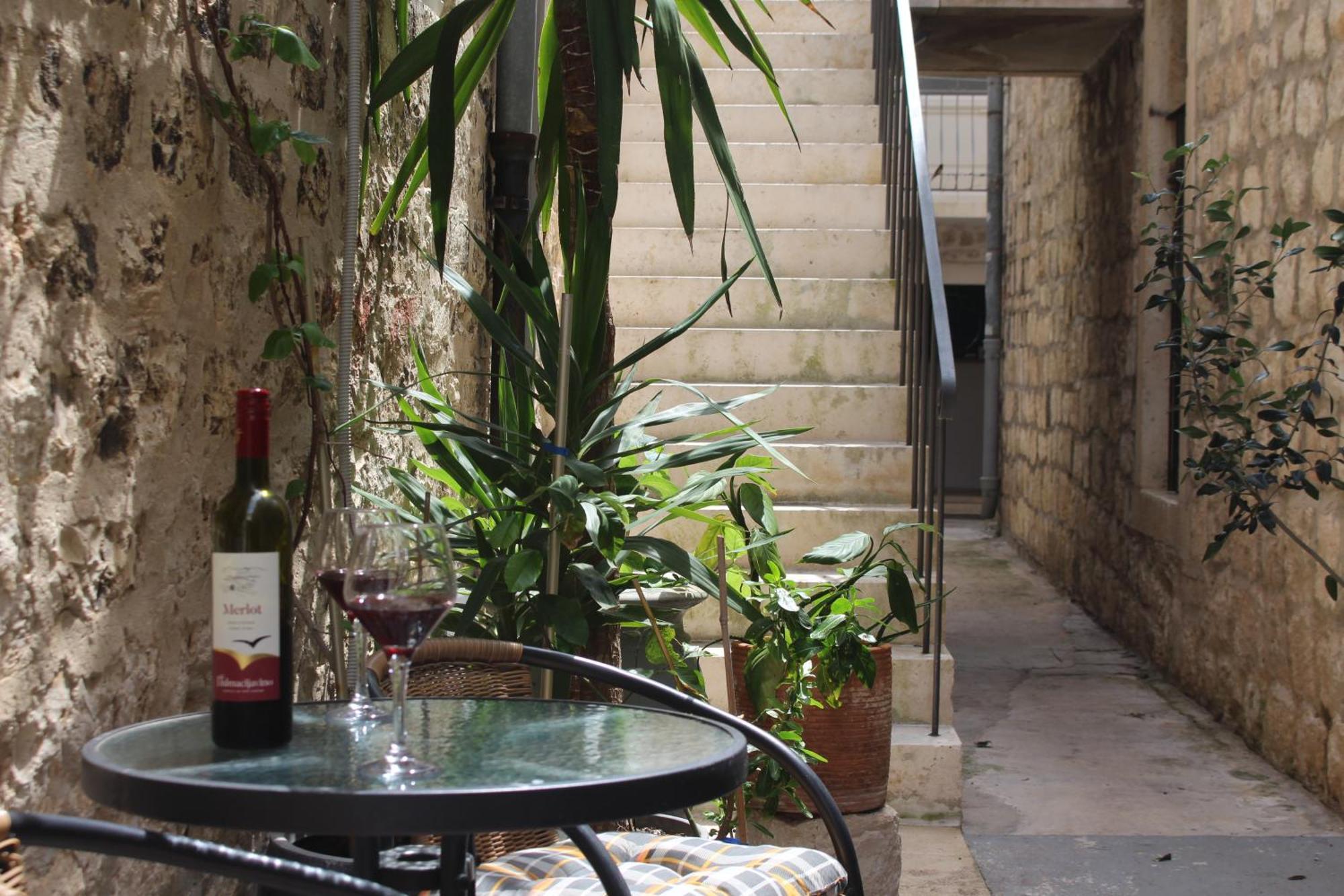 Street Garden Apartment Hvar Town Extérieur photo