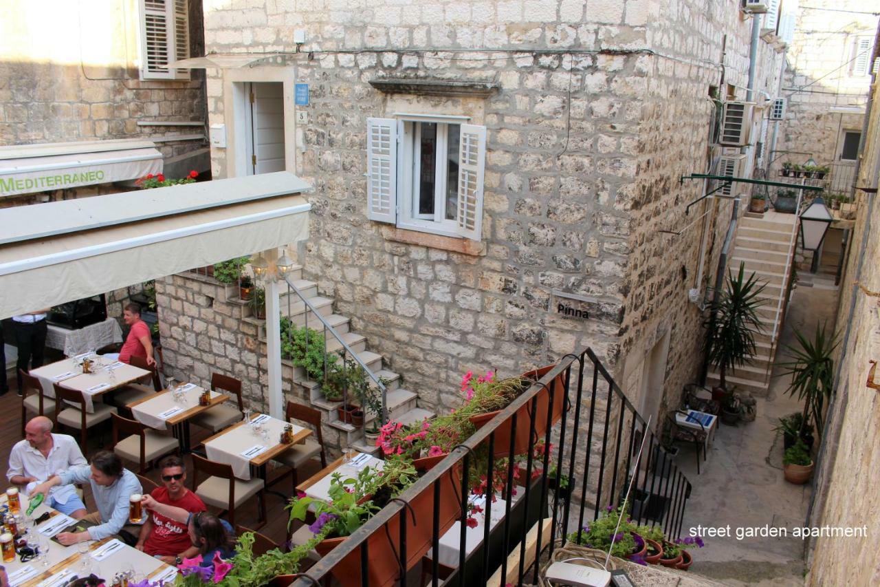 Street Garden Apartment Hvar Town Extérieur photo