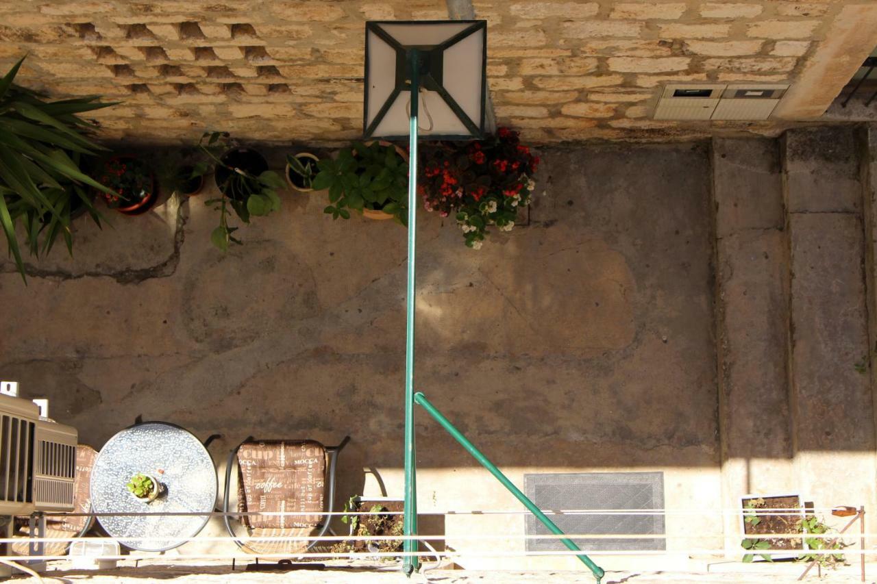Street Garden Apartment Hvar Town Extérieur photo